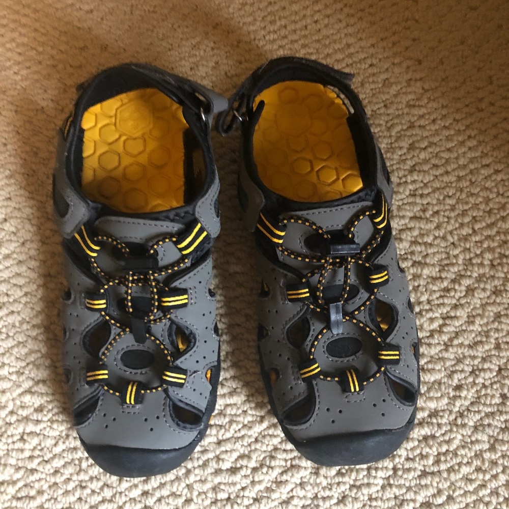 Boys Khombu Closed Toe sandal
